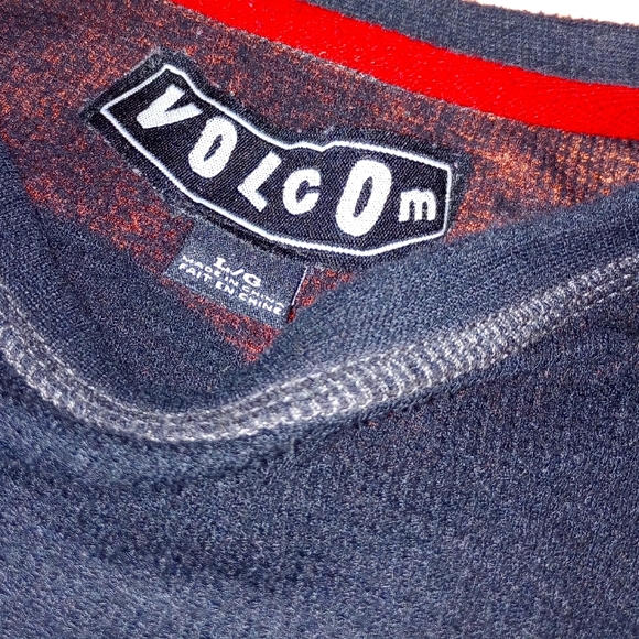 Men's Volcom Dark Blue Long Sleeve Shirt. Lightweight. Logo on front. Size Large - Picture 6 of 7